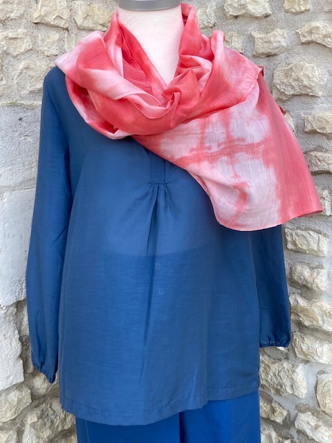 Violaine Soie Coton bleu écharpe corail drapée